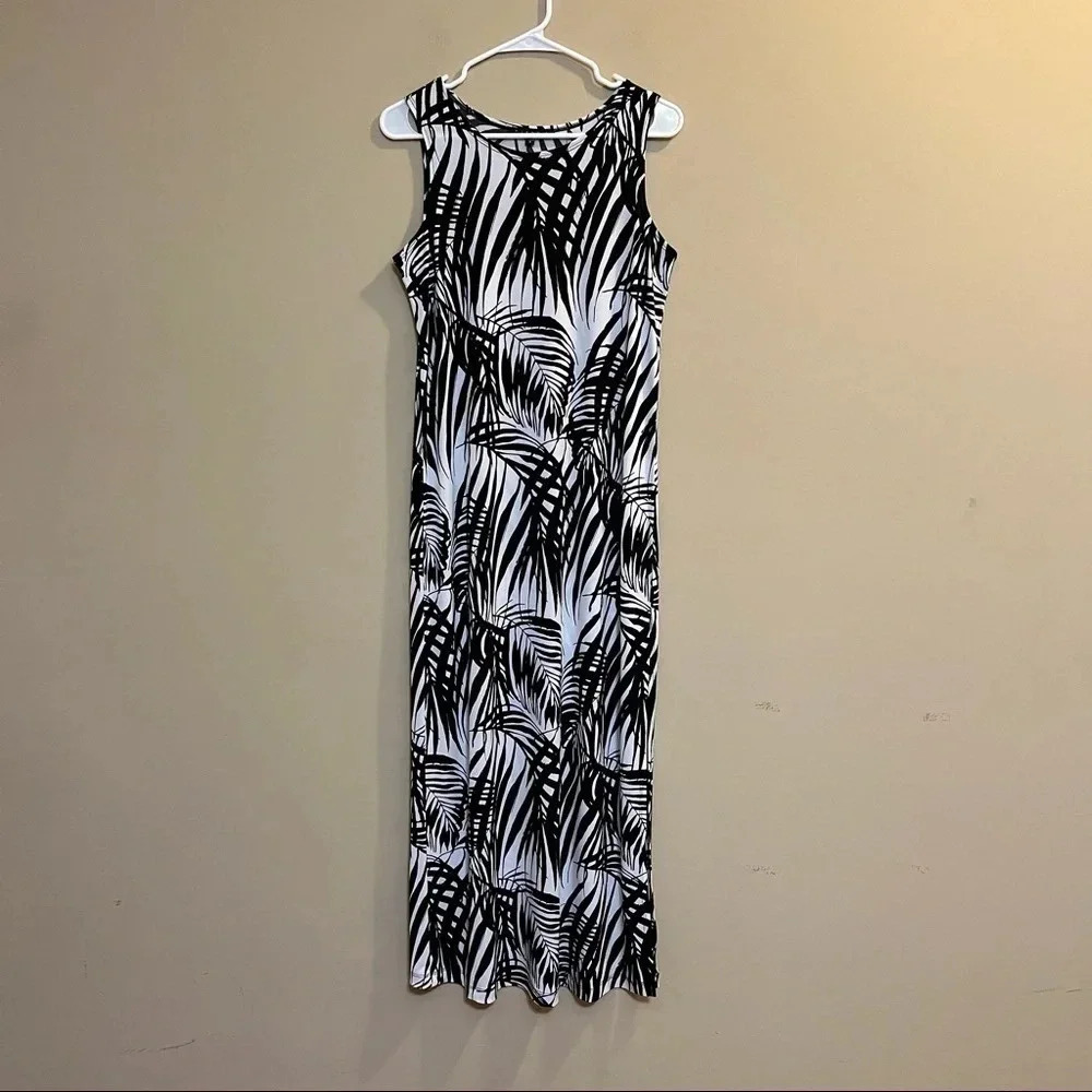 Tiana B. Sleeveless Black White Palm Leaf Printed Maxi Dress Slit Size S…